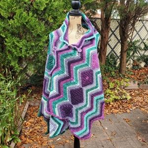 💖 New Handmade Crocheted Shawl / Wrap. "Granny Square"